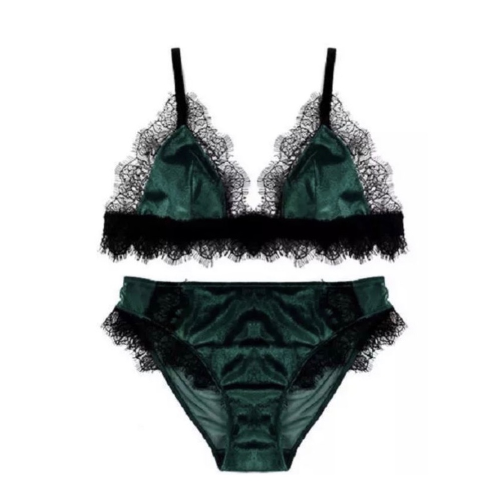 Laced Velveteen Thin Wire Free Bra And Panties Set